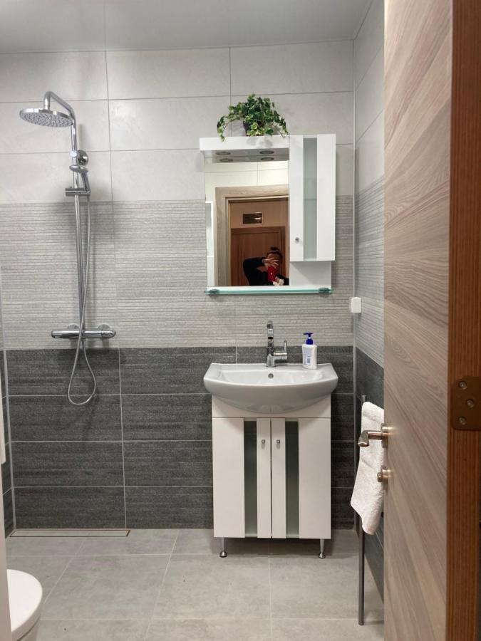 Victor'S Suite , With Private Parking Varna Exterior photo