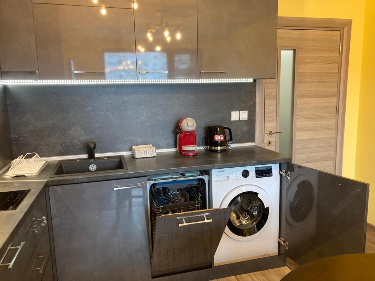 Victor'S Suite , With Private Parking Varna Exterior photo